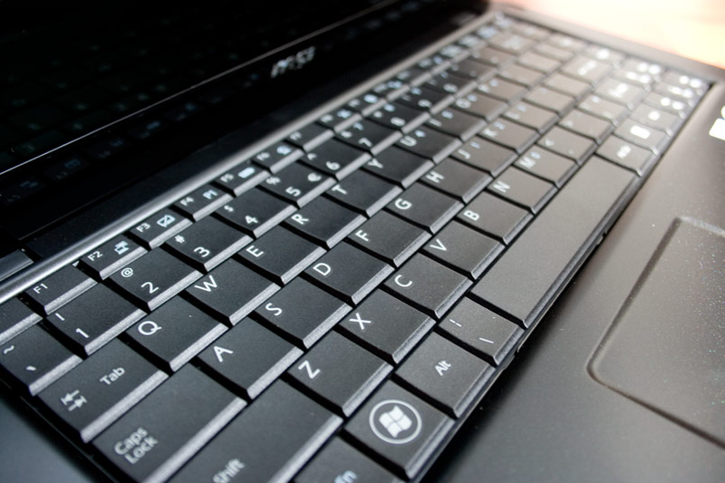 Illustration for article titled MSI X340 Review: The Unemployed Man's MacBook Air